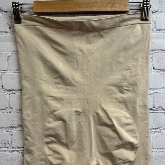 Spanx OnCore High-Waisted Mid-Thigh Shaping Shorts Nude Beige Women's XL - Picture 4 of 9